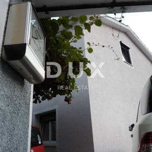 OPATIJA, MATULJI- kuća 400m2 s dvoetažnim stanom i dva apartmana + okućnica 710m2