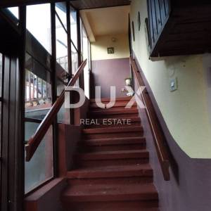 OPATIJA, MATULJI- kuća 400m2 s dvoetažnim stanom i dva apartmana + okućnica 710m2