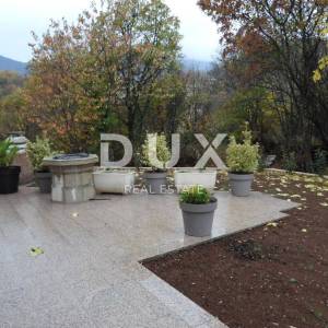 OPATIJA, MATULJI- kuća 405m2 s pogledom na more i bazenom + uređena okućnica 900m2