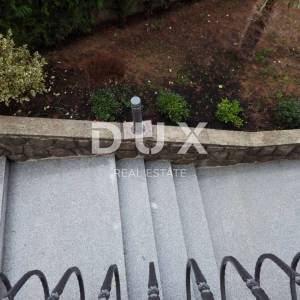OPATIJA, MATULJI- kuća 405m2 s pogledom na more i bazenom + uređena okućnica 900m2