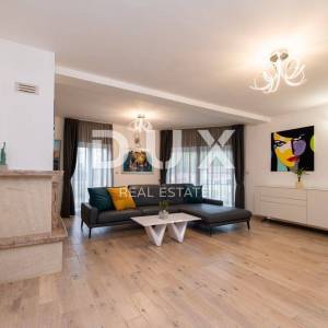 OPATIJA, MATULJI- kuća 405m2 s pogledom na more i bazenom + uređena okućnica 900m2