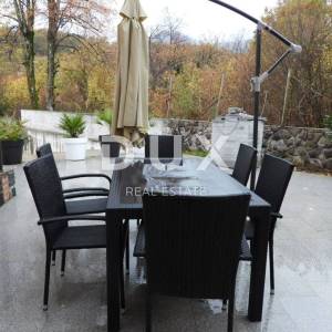OPATIJA, MATULJI- kuća 405m2 s pogledom na more i bazenom + uređena okućnica 900m2