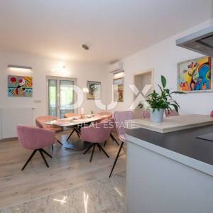 OPATIJA, MATULJI- kuća 405m2 s pogledom na more i bazenom + uređena okućnica 900m2