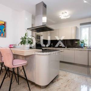 OPATIJA, MATULJI- kuća 405m2 s pogledom na more i bazenom + uređena okućnica 900m2