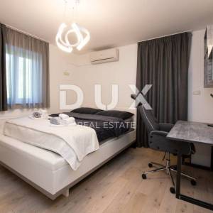 OPATIJA, MATULJI- kuća 405m2 s pogledom na more i bazenom + uređena okućnica 900m2