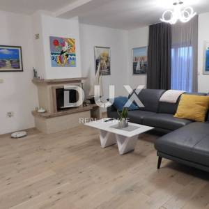 OPATIJA, MATULJI- kuća 405m2 s pogledom na more i bazenom + uređena okućnica 900m2