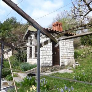 OPATIJA, MATULJI- kuća 420m2 + okućnica 1700m2 + pomoćna zgrada 160m2