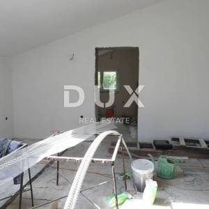 OPATIJA, MATULJI- kuća s 4 stana  550m2 + okoliš 3740m2