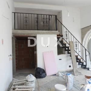 OPATIJA, MATULJI- kuća s 4 stana  550m2 + okoliš 3740m2