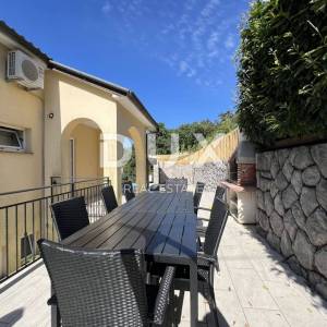 OPATIJA, MATULJI - moderna kuća s bazenom, privatnost i predivan pogled