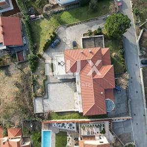 OPATIJA, MATULJI- villa s apartmanima 1000m2 s panoramskim pogledom na more + okućnica 2200m2