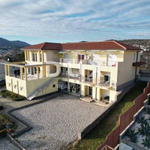 OPATIJA, MATULJI- villa s apartmanima 1000m2 s panoramskim pogledom na more + okućnica 2200m2