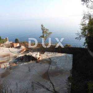 OPATIJA, MEDVEJA- građevinsko zemljište 1773m2, 1. RED DO MORA!! I S GRAĐ. DOZVOLOM za hotel/ boutique hotel/ motel/ apartmane/...