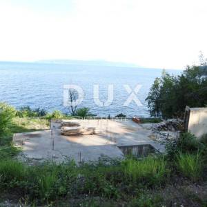 OPATIJA, MEDVEJA- građevinsko zemljište 1773m2, 1. RED DO MORA!! I S GRAĐ. DOZVOLOM za hotel/ boutique hotel/ motel/ apartmane/...