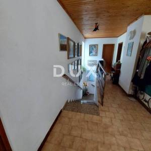 OPATIJA, MEDVEJA - kuća 2.RED DO MORA!! 250m2 + bungalov apartman 25m2 + okoliš 1031m2