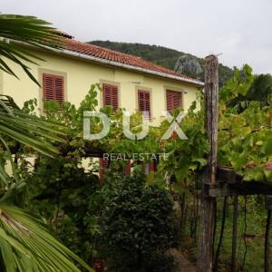OPATIJA, MEDVEJA - kuća 2.RED DO MORA!! 250m2 + bungalov apartman 25m2 + okoliš 1031m2