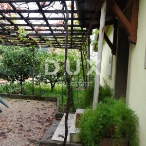 OPATIJA, MEDVEJA - kuća 2.RED DO MORA!! 250m2 + bungalov apartman 25m2 + okoliš 1031m2