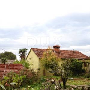 OPATIJA, MEDVEJA - kuća 2.RED DO MORA!! 250m2 + bungalov apartman 25m2 + okoliš 1031m2