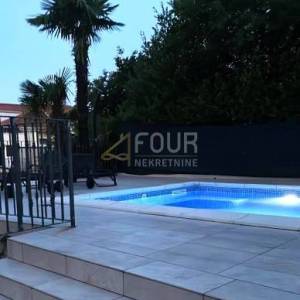 Opatija, moderan studio apartman u prekrasnoj vili sa zajedničkim bazenom
