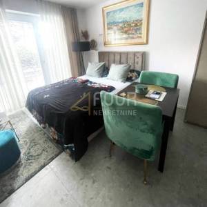Opatija, moderan studio apartman u prekrasnoj vili sa zajedničkim bazenom