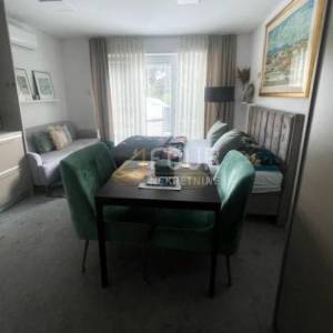 Opatija, moderan studio apartman u prekrasnoj vili sa zajedničkim bazenom