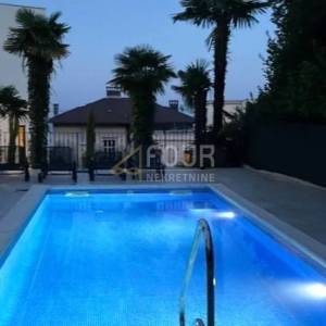Opatija, moderan studio apartman u prekrasnoj vili sa zajedničkim bazenom