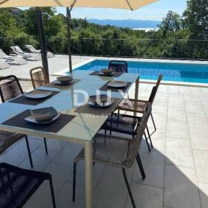 OPATIJA - Moderna vila s bazenom i pogledom na more