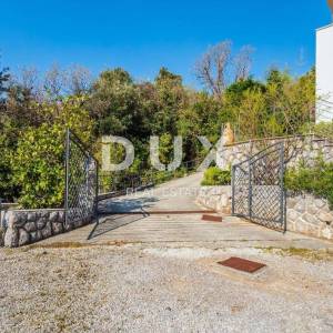OPATIJA, MOŠĆENIČKA DRAGA - Investicijski dragulj: Vila na osami, prvi red do mora