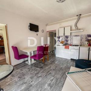OPATIJA, MOŠĆENIČKA DRAGA – etaža kuće podijeljena na 3 apartmana samo 500 metara od plaže, vrhunska investicija za adaptaciju...