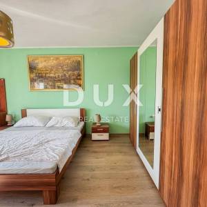 OPATIJA, MOŠĆENIČKA DRAGA – etaža kuće podijeljena na 3 apartmana samo 500 metara od plaže, vrhunska investicija za adaptaciju...
