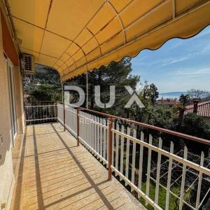 OPATIJA, MOŠĆENIČKA DRAGA – etaža kuće podijeljena na 3 apartmana samo 500 metara od plaže, vrhunska investicija za adaptaciju...