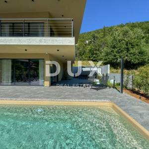 OPATIJA, MOŠĆENIČKA DRAGA – prekrasna vila s bazenom okružena zelenilom, samo 650 metara od plaže