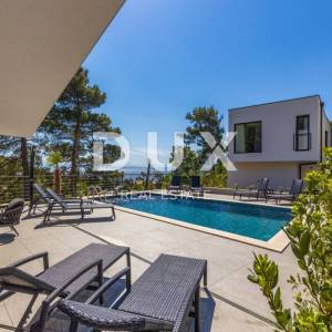 OPATIJA, MOŠĆENIČKA DRAGA – dvije nove vile s bazenom, 410m2 + 225m2 s vrtom, namještajem i wellnessom