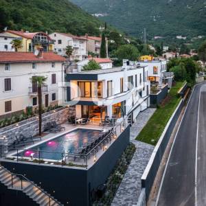 OPATIJA, MOŠĆENIČKA DRAGA – dvije nove vile s bazenom, 410m2 + 225m2 s vrtom, namještajem i wellnessom