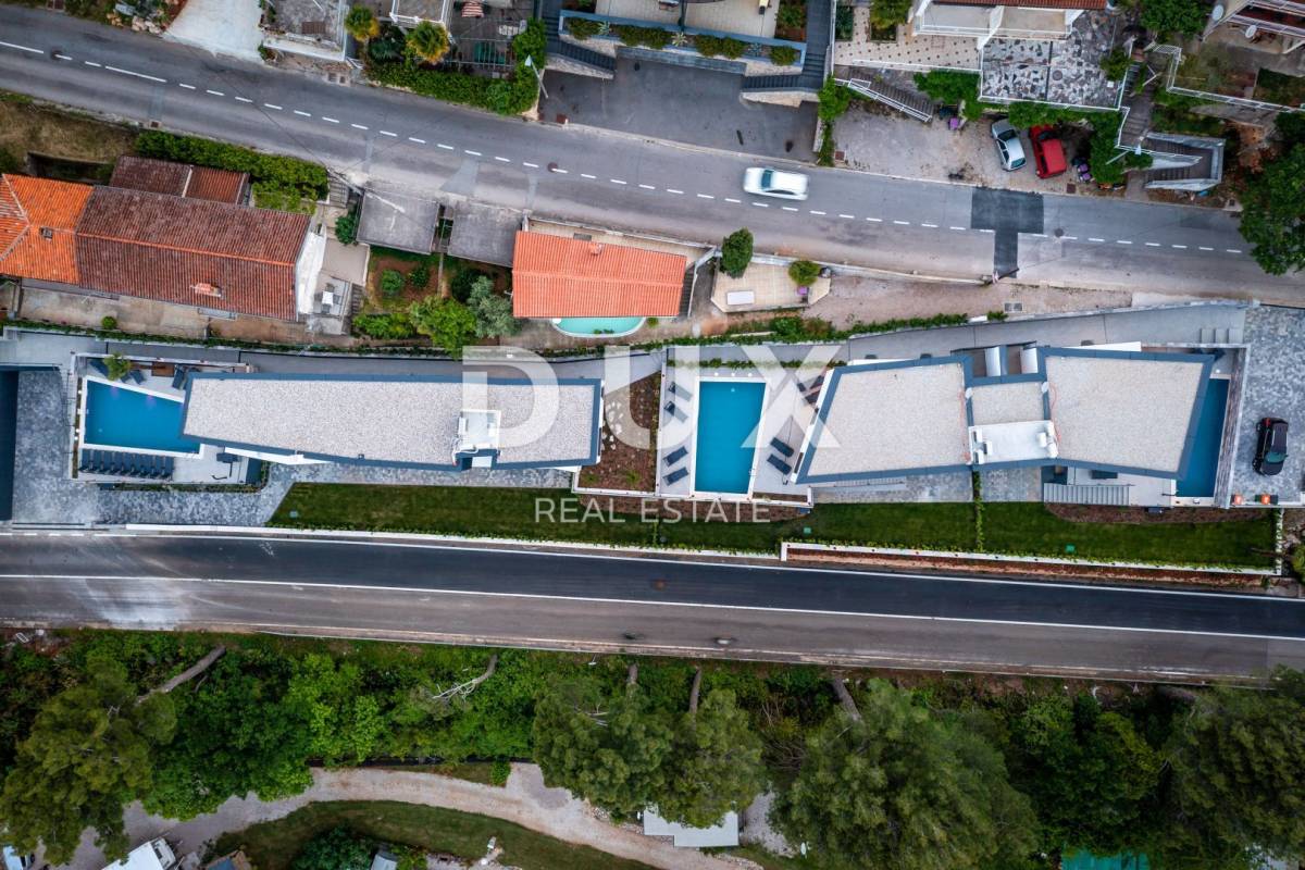 OPATIJA, MOŠĆENIČKA DRAGA – dvije nove vile s bazenom, 410m2 + 225m2 s vrtom, namještajem i wellnessom