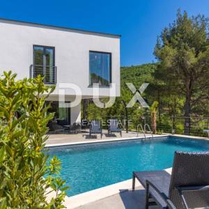 OPATIJA, MOŠĆENIČKA DRAGA – dvije nove vile s bazenom, 410m2 + 225m2 s vrtom, namještajem i wellnessom