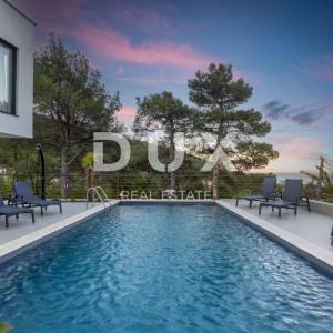 OPATIJA, MOŠĆENIČKA DRAGA – dvije nove vile s bazenom, 410m2 + 225m2 s vrtom, namještajem i wellnessom