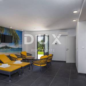OPATIJA, MOŠĆENIČKA DRAGA – dvije nove vile s bazenom, 410m2 + 225m2 s vrtom, namještajem i wellnessom
