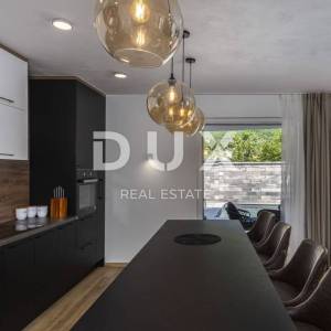 OPATIJA, MOŠĆENIČKA DRAGA – dvije nove vile s bazenom, 410m2 + 225m2 s vrtom, namještajem i wellnessom