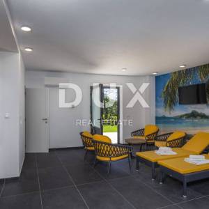 OPATIJA, MOŠĆENIČKA DRAGA – dvije nove vile s bazenom, 410m2 + 225m2 s vrtom, namještajem i wellnessom