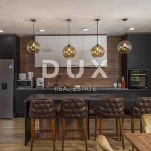 OPATIJA, MOŠĆENIČKA DRAGA – dvije nove vile s bazenom, 410m2 + 225m2 s vrtom, namještajem i wellnessom