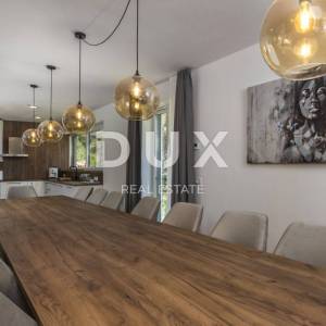 OPATIJA, MOŠĆENIČKA DRAGA – dvije nove vile s bazenom, 410m2 + 225m2 s vrtom, namještajem i wellnessom