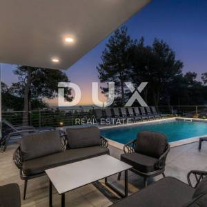 OPATIJA, MOŠĆENIČKA DRAGA – dvije nove vile s bazenom, 410m2 + 225m2 s vrtom, namještajem i wellnessom