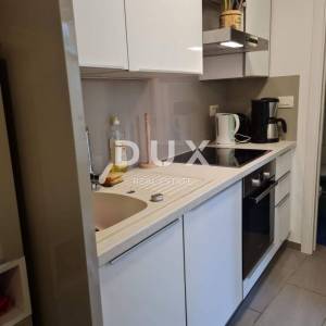 OPATIJA, MOŠĆENIČKA DRAGA - Stan i studio apartman s vlastitim ulazom i terasom