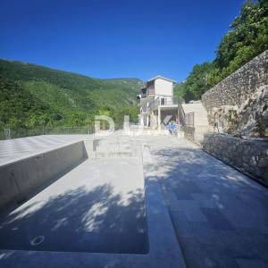 OPATIJA, MOŠĆENIČKA DRAGA - kuća 190m2 s pogledom na more + okoliš 3500m2