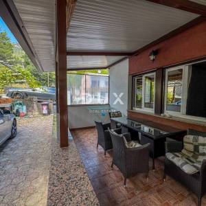 OPATIJA, MOŠĆENIČKA DRAGA - apartman s terasom u prizemlju kuće 4 minute pješice do plaže, GARAŽA!