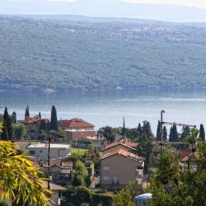 OPATIJA - obiteljska kuća s dva apartmana za iznajmljivanje