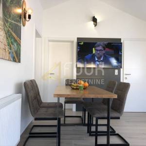 Opatija - okolica, moderna vila s 8 stanova i bazenom