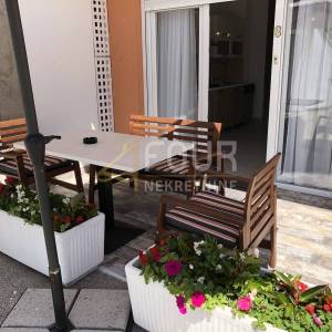 Opatija - okolica, moderna vila s 8 stanova i bazenom