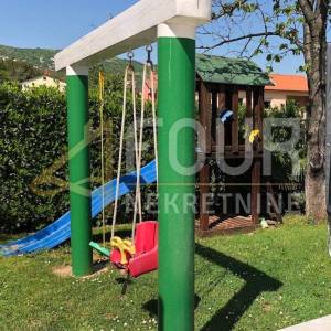 Opatija - okolica, moderna vila s 8 stanova i bazenom